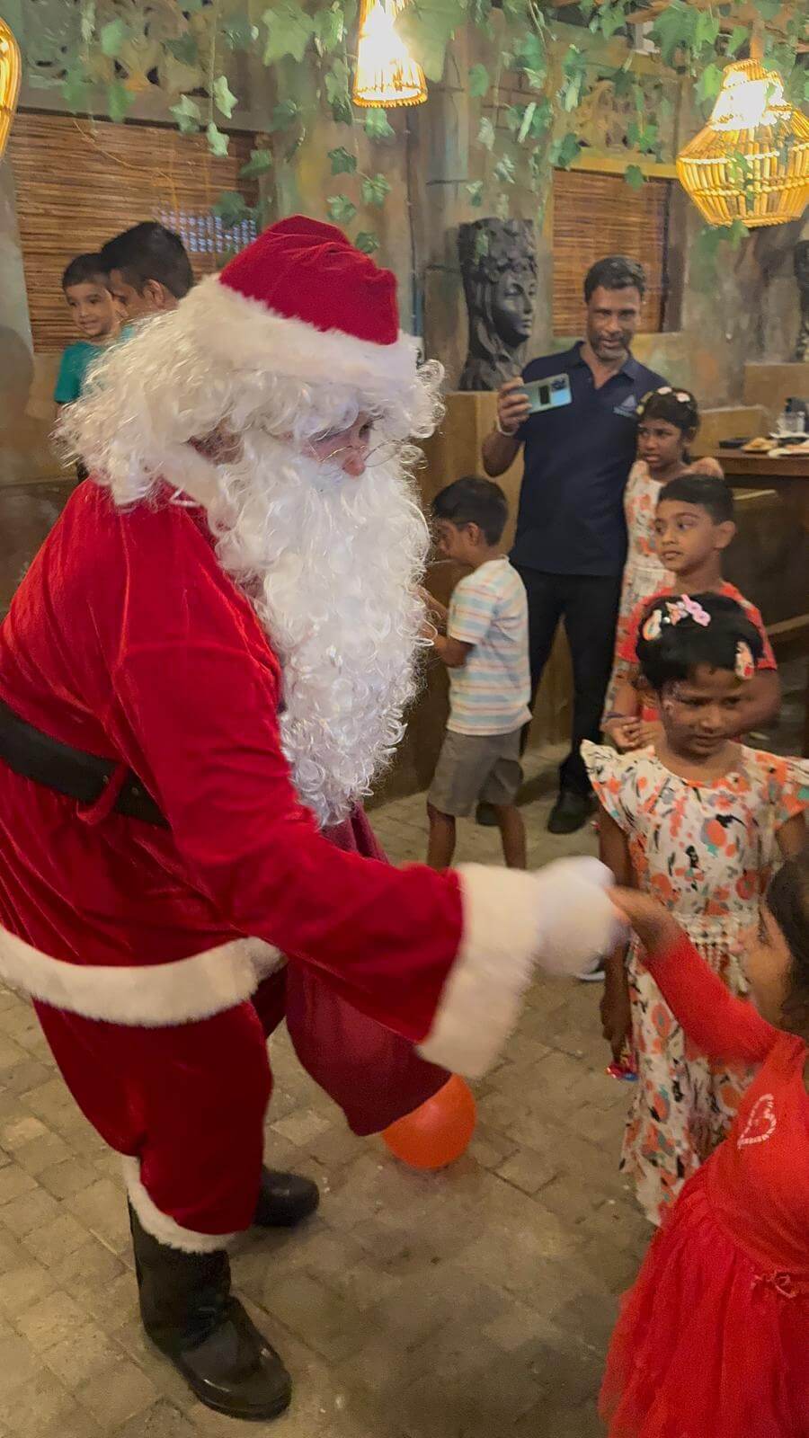 Kids Christmas Evening, Kandana